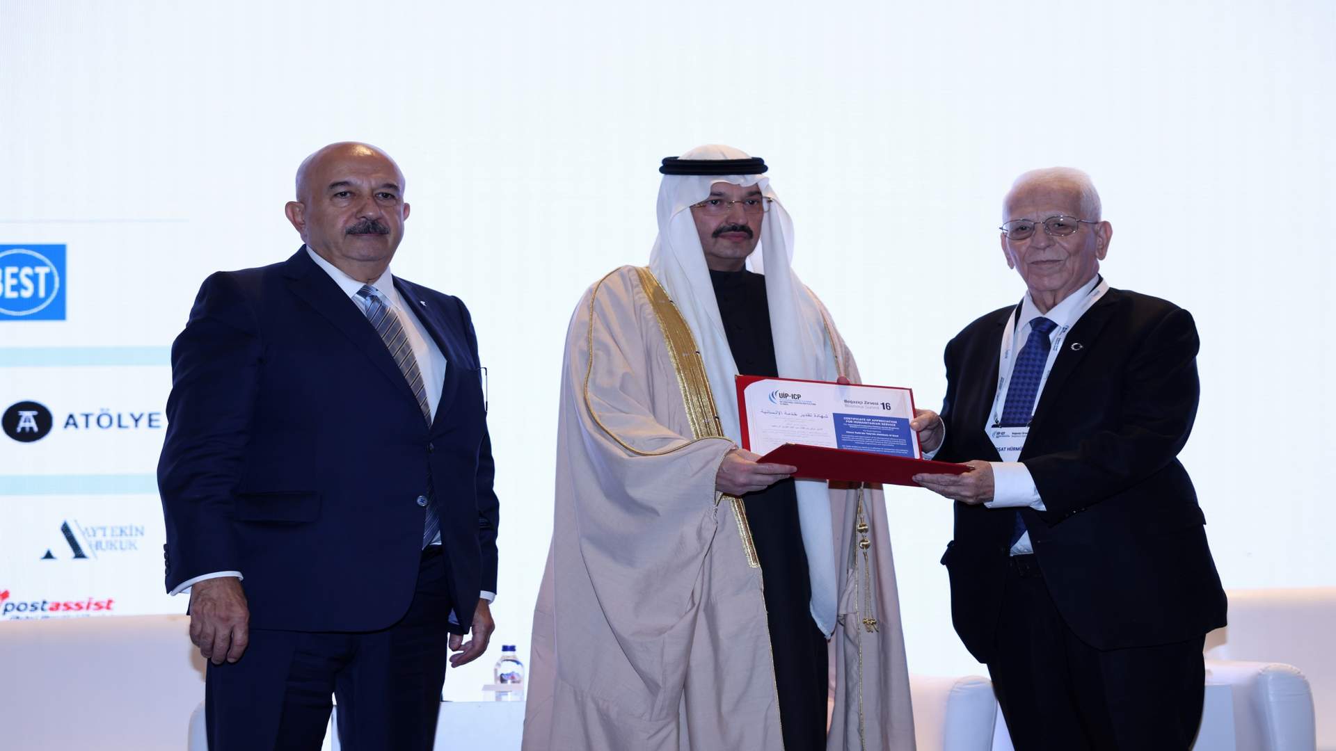 Suudi arabistan prensi turki bin talal bin abdulaziz al saud dünya İnsanlık Ödülü takdim